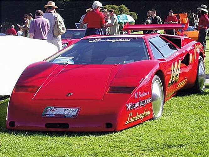 Một tay chơi quyết định độ thêm vào chiếc Lamborghini Countach để nó 'chui lọt' vào căn hộ của anh này tại Bonneville Salt. Độ xong thì chiếc xe trông như của hãng đối thủ Ferrari
