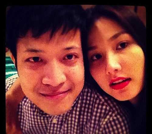 Tôi và anh rất hiểu nhau, chỉ cần nhìn ánh mắt hoặc cử chỉ cũng đủ hiểu người đối diện muốn gì. Tôi rất an tâm khi ở bên anh'.