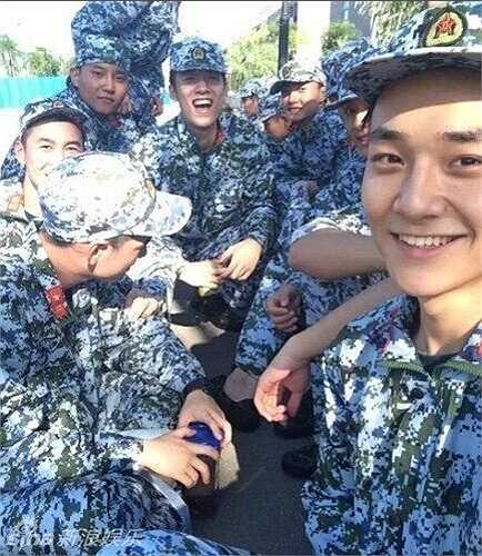 Đại học Bắc Kinh là một trong những trường đại học hàng đầu ở Trung Quốc, bước vào trường đều là những gương mặt ưu tú, xuất sắc, thế nên dàn trai xinh gái đẹp này lại càng nhận được sự hâm mộ mạnh mẽ hơn của cư dân mạng.