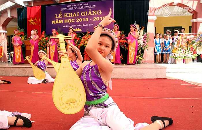 Không kém gì những diễn viên múa chuyên nghiệp