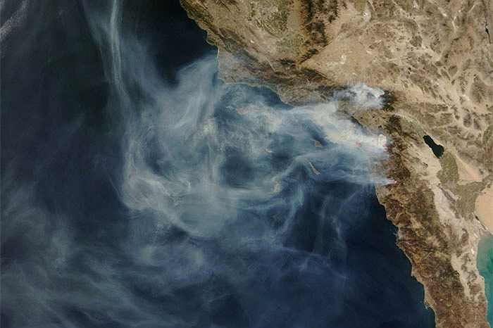 Một vụ cháy rừng được chụp tháng 10/2013 ở California lập tức gây chú ý với ngọn lửa khổng lồ, đám khói bao phủ cả vung rộng lớn hàng trăm dặm.