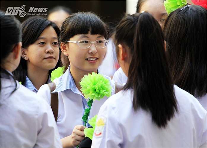 Tân học sinh khóa 41 của trường THPT Kim Liên.