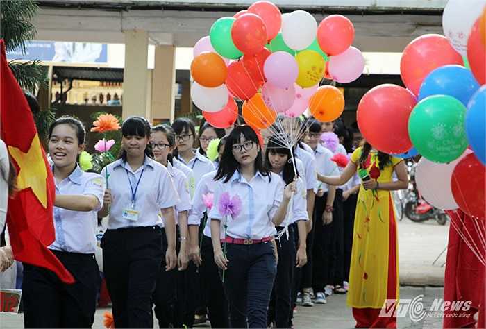 Riêng đối với thủ đô Hà Nội, trường thuộc tốp 5 trường hàng đầu là Hà Nội – Ams, Chu Văn An, chuyên Nguyễn Huệ, Lương Thế Vinh trong bảng xếp hạng trên.