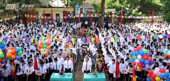 Trong Lễ Khai giảng năm học 2014 - 2015 nhà trường đã tuyên dương thành tích của 27 học sinh là Thủ khoa, Á khoa, giành 25 điểm trở lên trong kỳ thi đại học vừa qua.