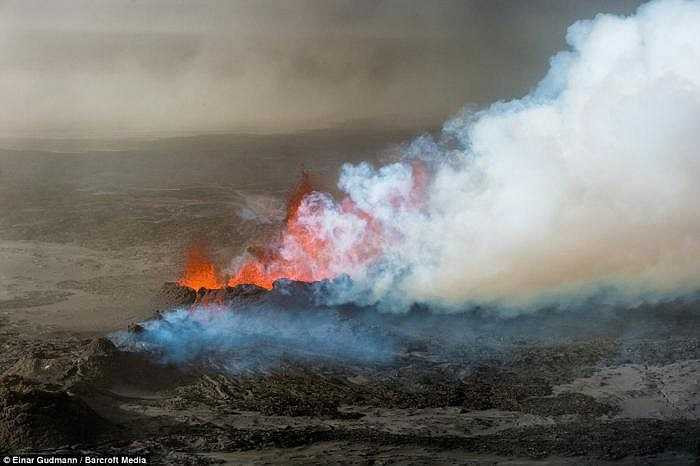 Dự báo, vẫn có khả năng xảy ra các đợt rung chấn và phun trào kế tiếp. Hậu quả sẽ là lũ lụt tràn lan hoặc đám mây tro bụi. Khi đó, hàng không sẽ là lĩnh vực chịu ảnh hưởng nhiều nhất. 