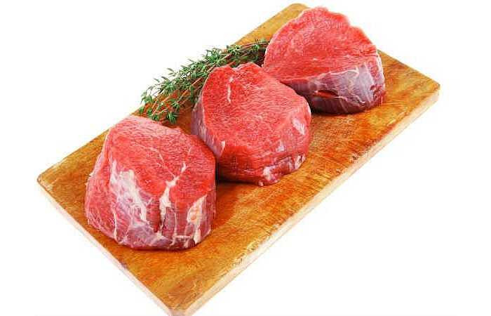 Thịt đỏ: Thịt đỏ chứa kẽm, protein, chất béo lành mạnh, carnosine và creatine. Tất cả đều cần thiết trong việc đốt cháy chất béo và xây dựng cơ bắp.