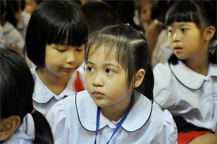 Những ánh mắt hồn nhiên, ngây thơ, trong sáng của học sinh lớp 1. (Ảnh: Minh Chiến)