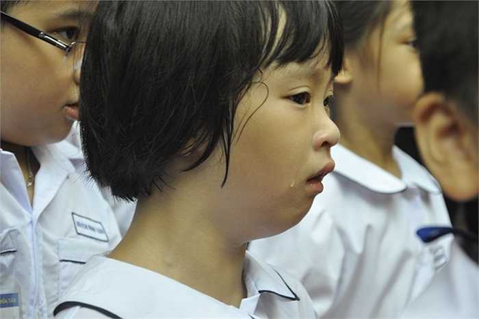 Kỉ niệm đáng nhớ cho các em học sinh trong ngày khai giảng đầu đời. (Ảnh: Minh Chiến)