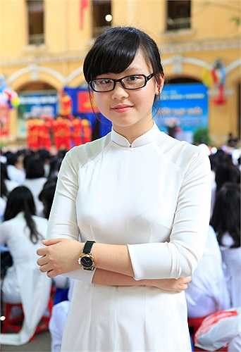 Chia sẻ về bí quyết học tập của mình, Hà Phương cho biết: Phương pháp học tập của em là tập trung nghe thầy cô giảng bài trên lớp để nắm được bài tại lớp. Như vậy khi về nhà không mất quá nhiều thời gian làm bài tập. Ngoài ra, em cũng thường xuyên đọc sách tham khảo, tổ chức học nhóm cùng các bạn trong lớp, cũng như biết cân bằng giữa việc học tập và giải trí. 