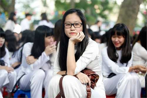 Cô gái có gương mặt ngoan hiền Phạm Thu Phương cũng là một trong những nữ sinh có bảng điểm cao của lớp 11D7, trường PTTH Phan Đình Phùng, với tổng điểm năm học vừa qua là 8.4. 