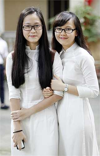  Thu Phương (Trái) và Hà Phương (phải) 