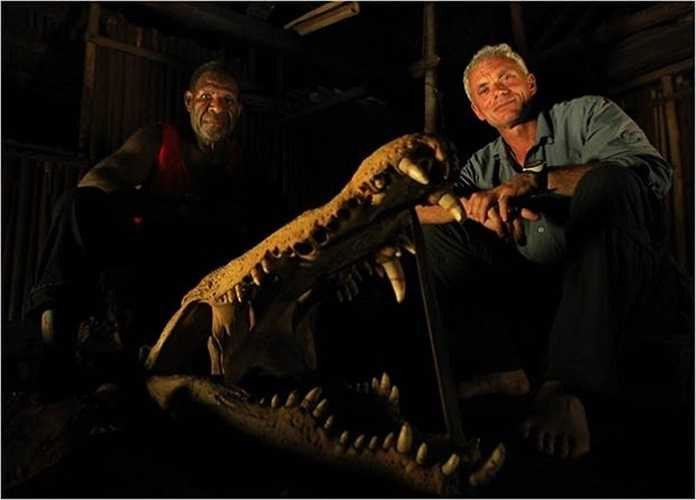 Bên cạnh hộp sọ của cá sấu khổng lồ bị thổ dân chinh phục