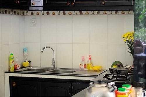 Gian bếp được thiết kế đơn giản và không có quá nhiều nội thất trưng bày.