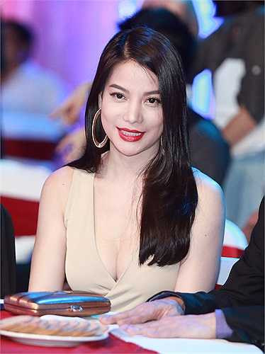 Kể từ sau khi ly hôn Trần Bảo Sơn, Trương Ngọc Ánh gần như tập trung toàn bộ vào công việc. Chị chỉ dành thời gian duy nhất cho cô con gái Bảo Tiên, còn lại chị đang lên kế hoạch sản xuất những bộ phim lớn. 