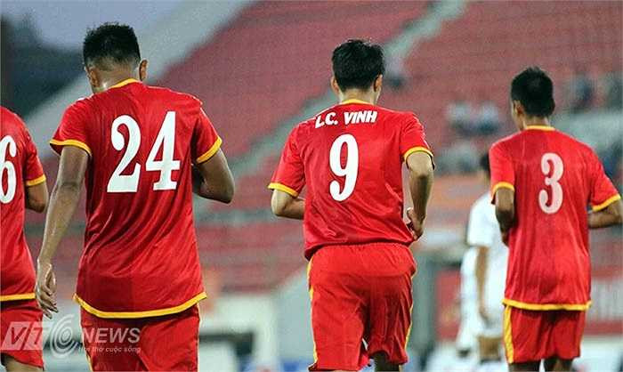 Đây là một trận đấu giao hữu quốc tế, nằm trong hệ thống thi đấu của FIFA. Nhưng xem ra, cách mà VFF chuẩn bị cho đội tuyển Việt Nam thi đấu là cực kỳ thiếu chuyên nghiệp. Đây cũng không phải là lần đầu tiên việc quần áo lộn xộn làm xấu mặt tuyển Việt Nam