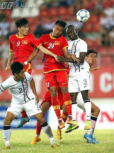 Cả đội tập trung để rồi chỉ đá một trận giao hữu vô thưởng vô phạt rồi nghỉ. Tuyển VN chỉ tập trung lại vào cuối năm để đá AFF Cup