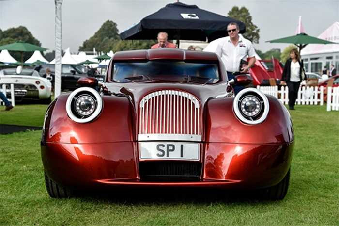 Đặc trưng của xe hiệu Morgan là mũi xe lớn, chắn bùn tròn trịa, phom dáng kinh điển của kiểu xe quý tộc từ đầu thế kỷ 20.