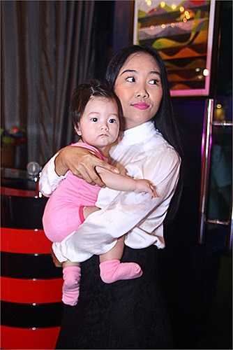 Tuy nhiên trong sự kiện chiều nay vì biết Dương Yến Ngọc đi cùng các con nên Pha Lê đã cư xử khá khôn khéo và tế nhị.