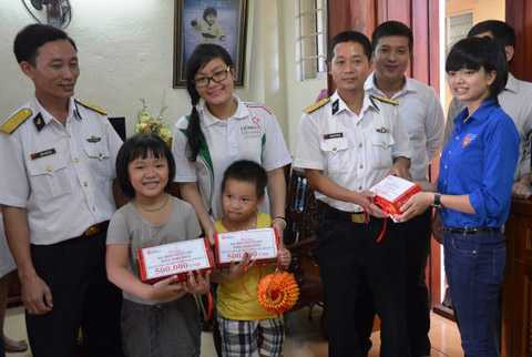 Sinh viên, tiết kiệm, tặng quà, trung thu, Cảnh sát biển, Đà Nẵng