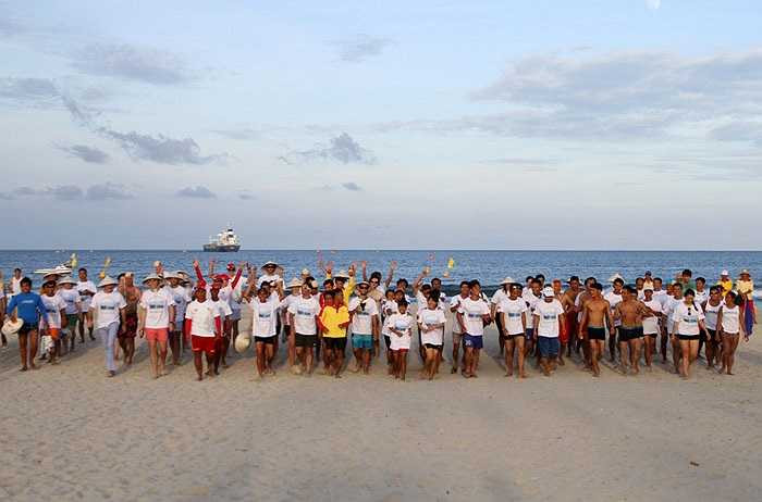 Sự kiện nằm trong khuôn khổ 'Ngày hội của những người canh giữ biển' do Ban Quản lý bán đảo Sơn Trà và các bãi biển du lịch Đà Nẵng tổ chức vừa diễn ra tại bãi biển Công viên Biển Đông (quận Sơn Trà, Đà Nẵng). (Ảnh: Bửu Lân)