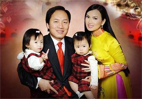 Dù việc cô có phải là quân sư của chồng hay không vẫn còn nhiều bí ẩn, nhưng rõ ràng có Hà Phương ở bên, sự nghiệp của Chính Chu lên như diều gặp gió, làm đâu trúng đấy và có nhiều may mắn từ trên trời rơi xuống