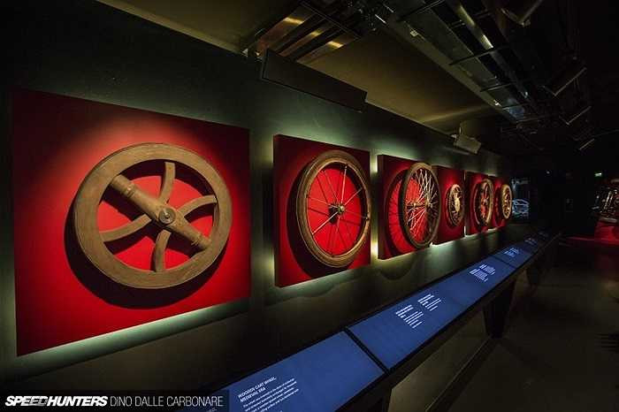 Một cách sinh động, lịch sử 'tiến hóa' của những bánh xe được tái hiện rất chi tiết.