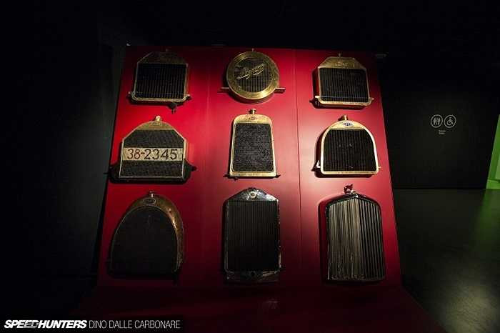 Lưới tản nhiệt cũng có lịch sử riêng, và không hãng xe nào muốn dùng lưới tản nhiệt giống như hãng đối thủ.