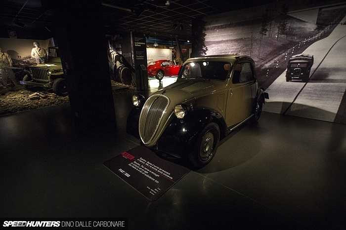 Ở vế đối lập, chiếc Fiat 500 Topolino ra mắt ngay sau Thế chiến I, chỉ với động cơ nhỏ 569cc nhưng chiếc xe đủ hấp dẫn người Ý cho đến năm 1957 mới ngừng sản xuất.