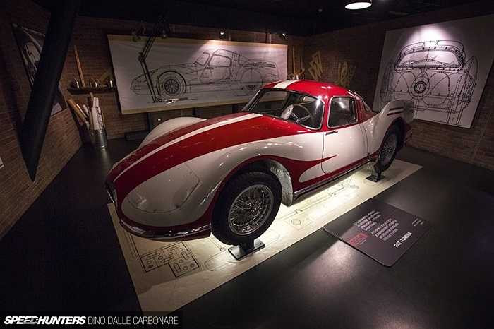 Fiat Turbina là mẫu xe đầu tiên được trang bị bộ tăng nạp, giúp chiếc xe có 300 sức ngựa và tốc độ 250km/h, điều gây kinh ngạc vào năm 1954.