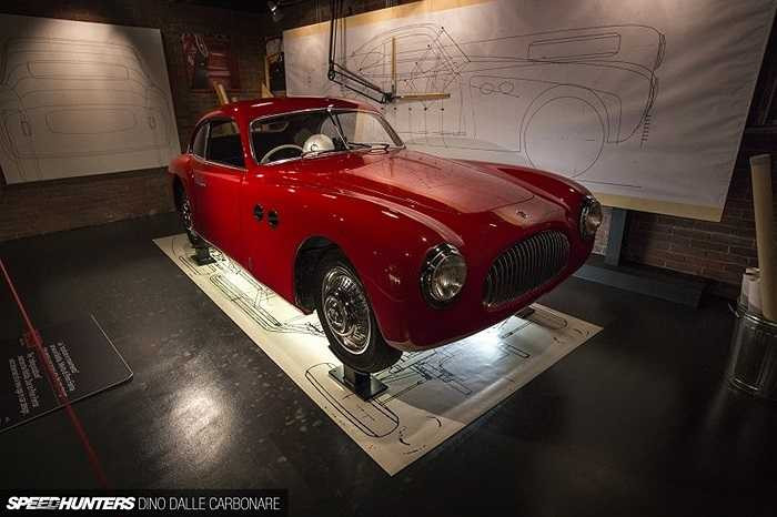 Chiếc Cisitalia 202 này giành giải ở một số cuộc đua năm 1946. Trọng lượng vỏn vẹn 880kg, động cơ 1.0L cung cấp cho 'cậu nhỏ' này 50 mã lực.