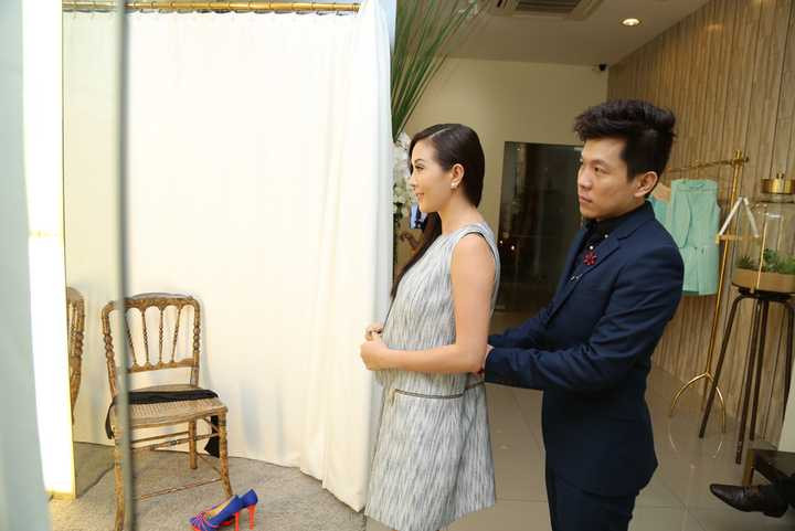 Mặc dù rất bận rộn và là bà mẹ của 3 đứa con, nhưng những ai tiếp xúc với Thu Hoài đều cảm nhận được sự trẻ trung và một năng lượng đáng nể toát ra từ người phụ nữ này. 