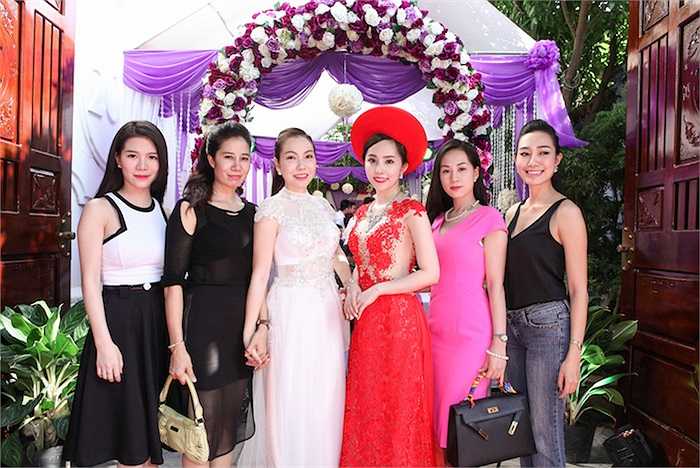 Được biết cặp đôi sẽ làm đám cưới vào tháng 11 năm nay.