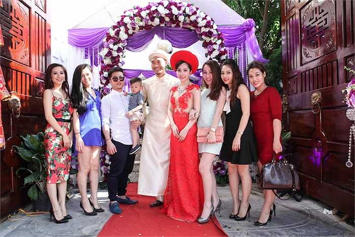 Nhưng theo thông tin từ những người bạn thân họ đã yêu nhau từ năm 2012 . 