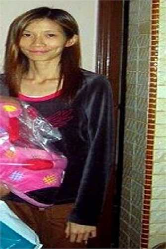 Theo tiết lộ, căn bệnh biếng ăn còn khiến Angeline tự hành hạ thân xác của mình và nhiều lần nghĩ đến cái chết.