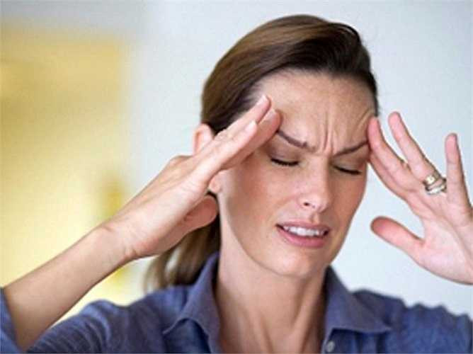 Nghiên cứu của các nhà khoa học cho thấy rằng các chất béo xấu (chất béo trans) từ đồ ăn vặt có xu hướng thay thế chất béo lành mạnh trong não và gây trở ngại cho cơ chế truyền tín hiệu bình thường của não bộ. 