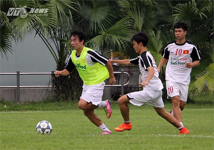 Vấn đề hiện tại của Minh Vương ở ĐT U19 Việt Nam là anh chơi ở vị trí sở trường của Công Phượng nên Minh Vương sẽ phải chấp nhận là 'kép phụ'.