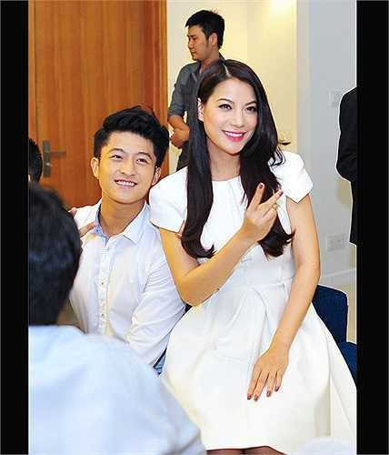 Khoảnh khắc kín đáo hiếm có của Trương Ngọc Ánh khi xuất hiện cùng đàn em - Harry Lu.