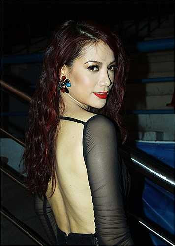 Bà mẹ một con từng thu hút nhiều sự chú ý khi lột xác đầy mới mẻ với vai trò ca sỹ trên sân khấu.