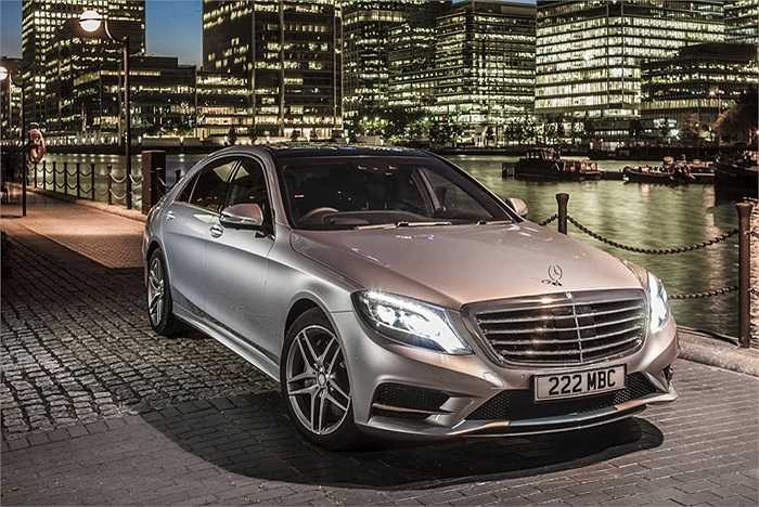 Các nhà thiết kế có lí do khi sáng tạo phiên bản S500 trục cơ sở dài, cùng với đó là các tính năng cao cấp như: bánh xe AMG 19 inch, hệ thống sang số được kiểm soát bằng rada…