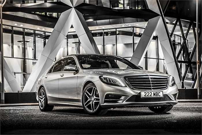 Xe có khả năng tăng tốc từ 0-100km/h trong vòng 5,2 giây, đạt vận tốc giới hạn điện tử 250 km/h. 