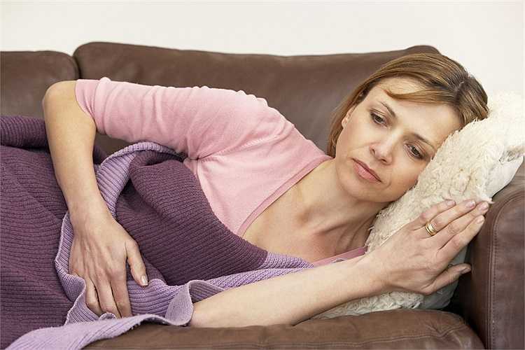 11. Nhịn tiểu: Các chuyên gia cho rằng việc nhịn tiểu quá lâu có thể gây ra nhiễm trùng đường tiết niệu và viêm đài bể thận. Một khi bệnh nhiễm trùng này bị tái đi tái lại thường xuyên, nó sẽ dẫn đễn nhiễm trùng mãn tính và rất khó để phục hồi sức khỏe của thận.