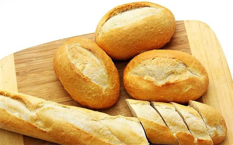 10. Bánh mỳ ngọt: Có một loại phụ gia thực phẩm được gọi là kali bromat trong bánh mỳ và bánh ngọt làm cho bánh mềm và thơm ngon hơn. Tuy nhiên, ăn quá nhiều chất này có thể gây ra tổn hại cho hệ thống thần kinh trung ương, máu và thận.