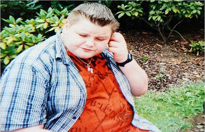 4. Năm 15 tuổi, Nathan Hewitt đã 'sở hữu' trọng lượng lên đến 146kg, anh trở thành học sinh béo nhất nước Anh. Tuy nhiên, với nỗ lực của mình, Hewitt đã giảm hơn nửa trọng lượng của mình và đến nay đã trở thành 1 HLV thể hình chuyên huấn luyện cho các trẻ em bị béo phì.