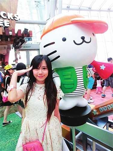 Ngoài ra, cô còn đang là nghiên cứu sinh tại ĐH Sư phạm Phúc Kiến.