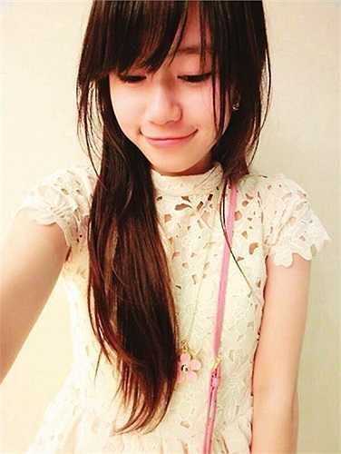 Nhiều cư dân mạng đều hết lời ca ngợi vẻ đẹp tự nhiên, nhẹ nhàng của cô giáo trẻ này.