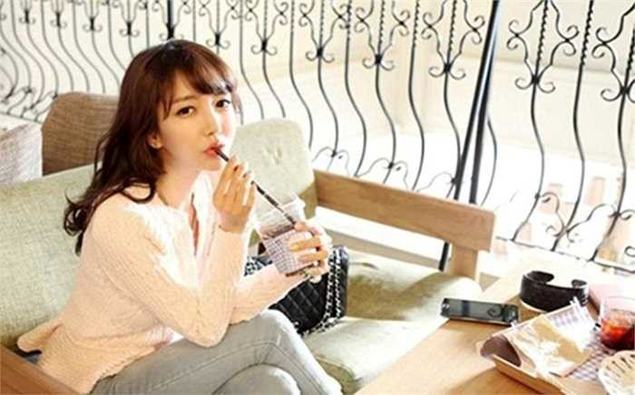 Tên tuổi, hình ảnh của nữ giảng viên xinh đẹp được rất nhiều người biết đến.