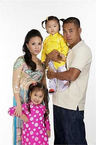 Thuộc dòng ca sỹ khéo mọi bề, hát không hay và nhan sắc trung bình, nhưng Cẩm Ly có fans trung thành nhờ sự nhẹ nhàng và biết chiều lòng khán giả