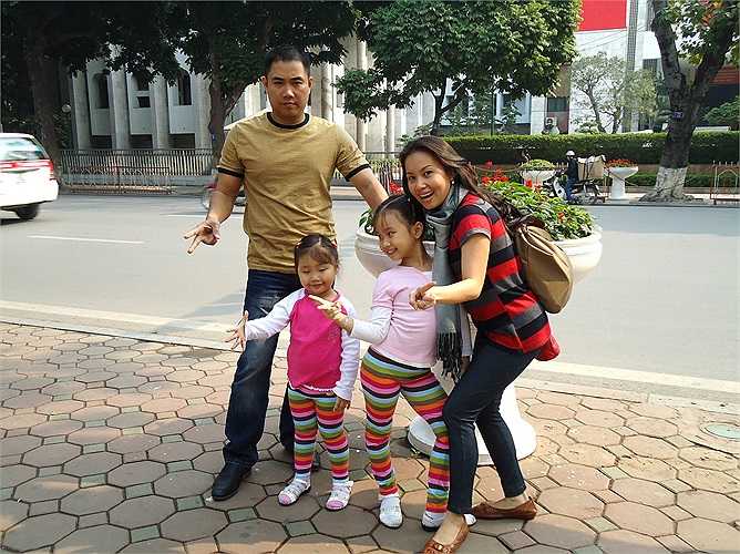 Nhạc sỹ Minh Vy là người luôn đứng đằng sau, hỗ trợ vợ mình trong mọi dự án âm nhạc