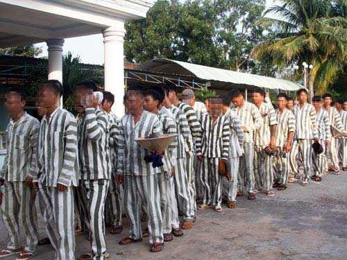 Phạm nhân được hút 10 bao thuốc lá