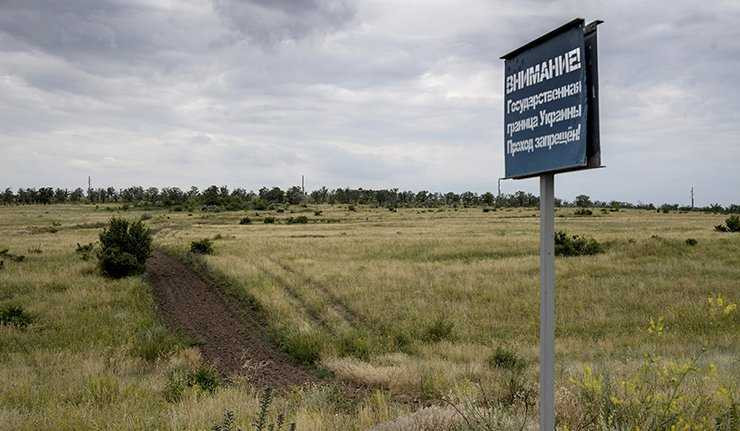 Ukraine thiết lập chướng ngại vật sát biên giới Nga